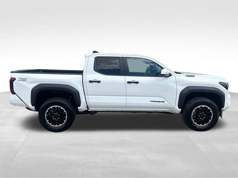 Used 2025 Toyota Tacoma TRD Off-Road AWD/4WD image 13