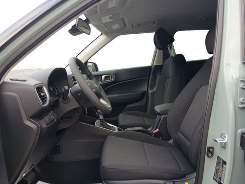 New 2026 Hyundai Venue SE image 9