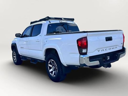 Used 2018 Toyota Tacoma SR5 RWD image 8