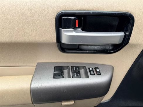 Used 2014 Toyota Sequoia Limited AWD/4WD image 32