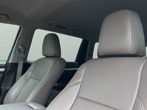 Used 2016 Toyota Highlander LE FWD image 15