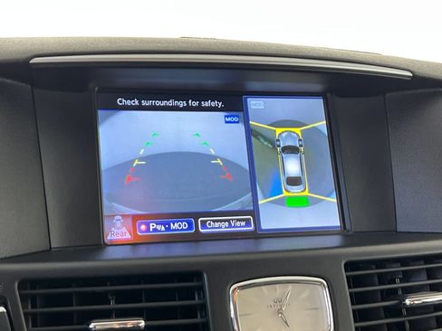 Used 2017 INFINITI Q70 3.7 RWD image 22