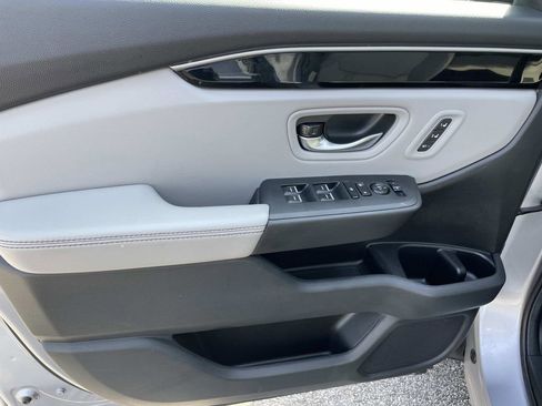 Used 2025 Honda Pilot EX-L image 16