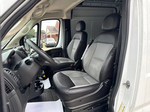Used 2025 RAM ProMaster 2500 w/ Convenience Group FWD image 2