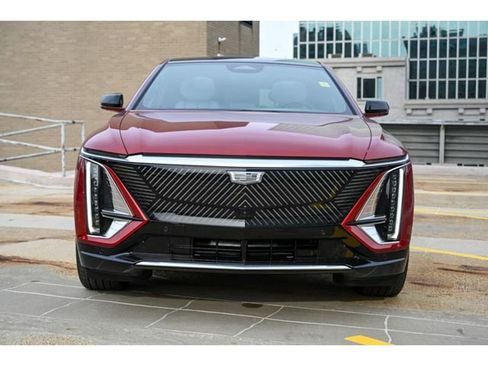 New 2026 Cadillac Lyriq Luxury image 3