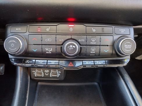 Used 2021 Dodge Durango SXT image 4