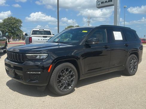 Used 2025 Jeep Grand Cherokee L Summit w/ Obsidian Package AWD/4WD image 3
