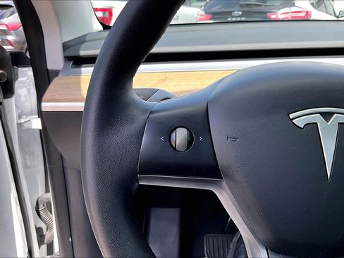 Used 2021 Tesla Model Y Long Range AWD/4WD image 22