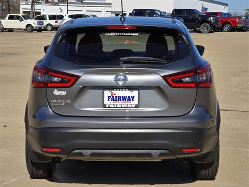 Used 2022 Nissan Rogue Sport S image 5