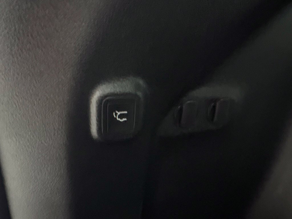 Used 2019 Jeep Cherokee Limited AWD/4WD image 8
