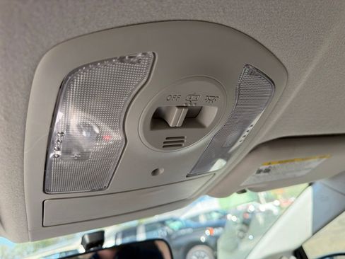 Used 2015 Toyota Prius Two FWD image 19