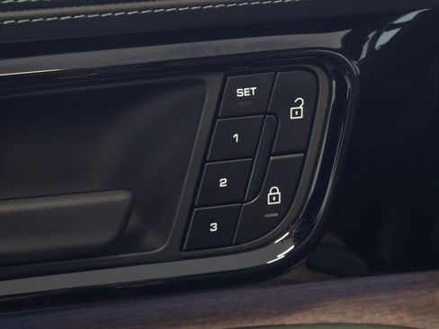 Certified 2025 Porsche Panamera 4 image 38