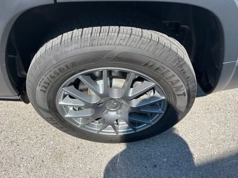 Used 2019 Jeep Cherokee Latitude Plus AWD/4WD image 19