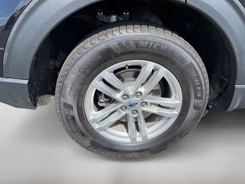 Used 2023 Ford Explorer XLT AWD/4WD image 10