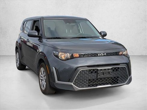 Used 2023 Kia Soul LX image 3