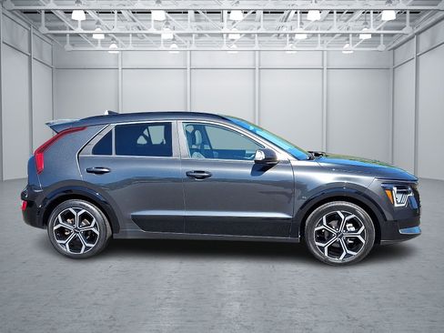 Used 2023 Kia Niro EX Touring FWD image 7