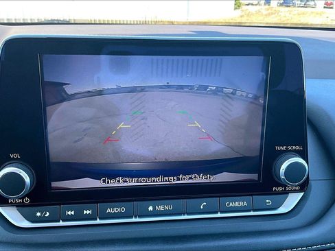 Used 2023 Nissan Rogue S AWD/4WD image 21