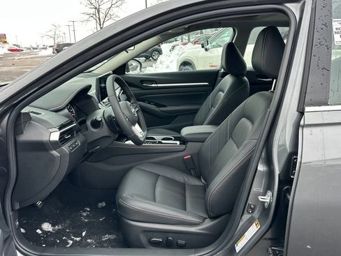 New 2025 Nissan Altima 2.5 SR w/ SR Premium Package image 9