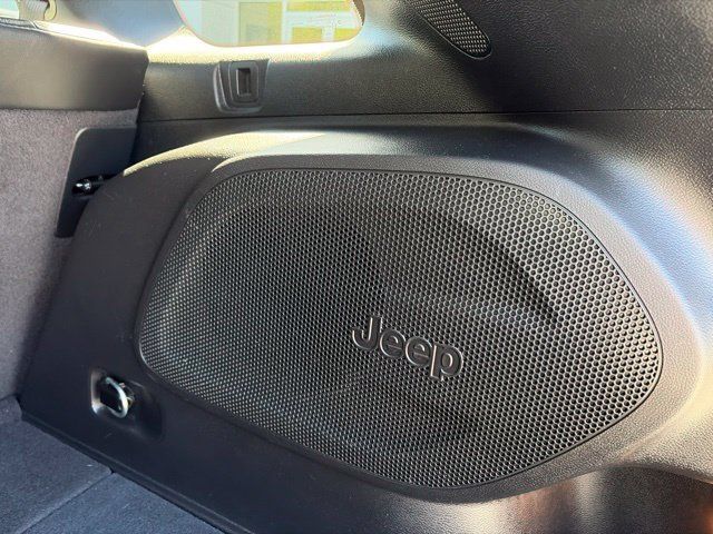 Used 2019 Jeep Cherokee Limited AWD/4WD image 25