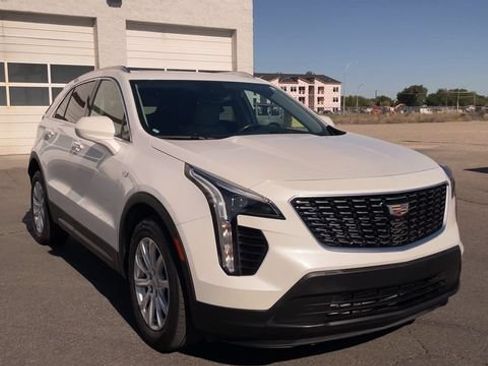 Used 2023 Cadillac XT4 Luxury w/ Cold Weather Package AWD/4WD image 4
