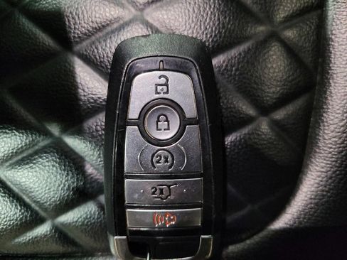 Used 2023 Ford Edge Titanium image 32