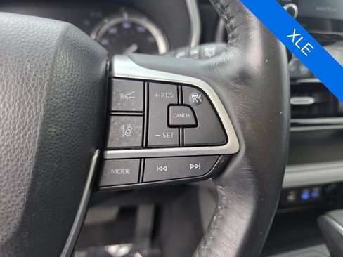 Used 2022 Toyota Highlander XLE FWD image 21