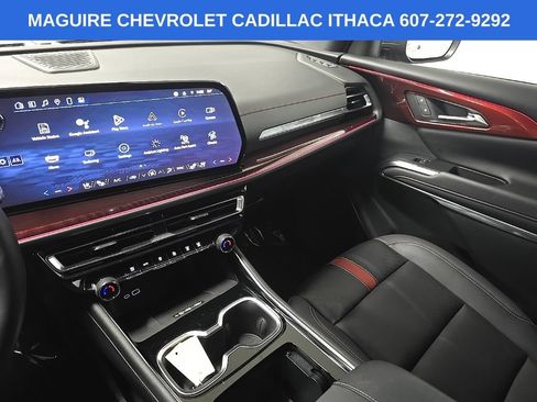 Used 2024 Chevrolet Traverse RS AWD/4WD image 26