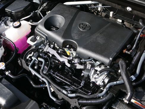 Used 2024 Toyota Venza XLE image 34