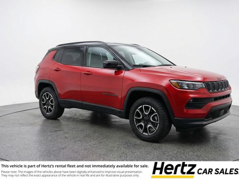 Used 2025 Jeep Compass Trailhawk AWD/4WD image 1