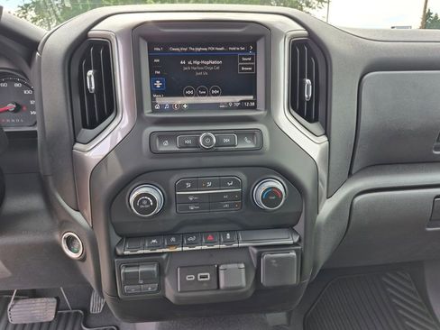 New 2025 Chevrolet Silverado 1500 Custom image 17