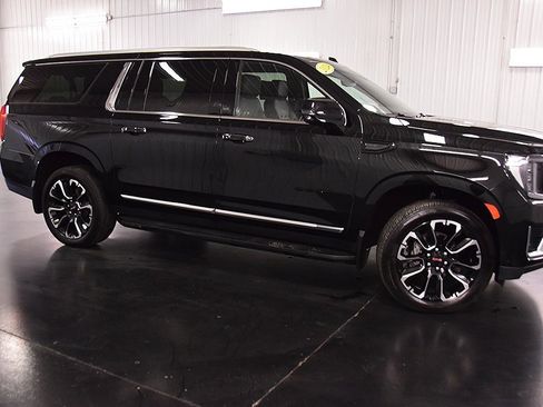 Used 2024 GMC Yukon XL Denali w/ Advanced Technology Package image 8