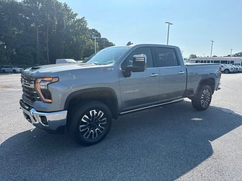 Used 2025 Chevrolet Silverado 2500 LTZ w/ LTZ Plus Package AWD/4WD image 13