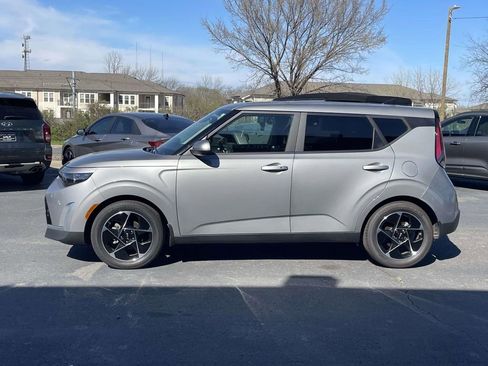 Used 2023 Kia Soul EX image 4