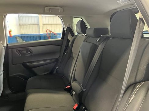 Used 2024 Nissan Rogue S AWD/4WD image 18