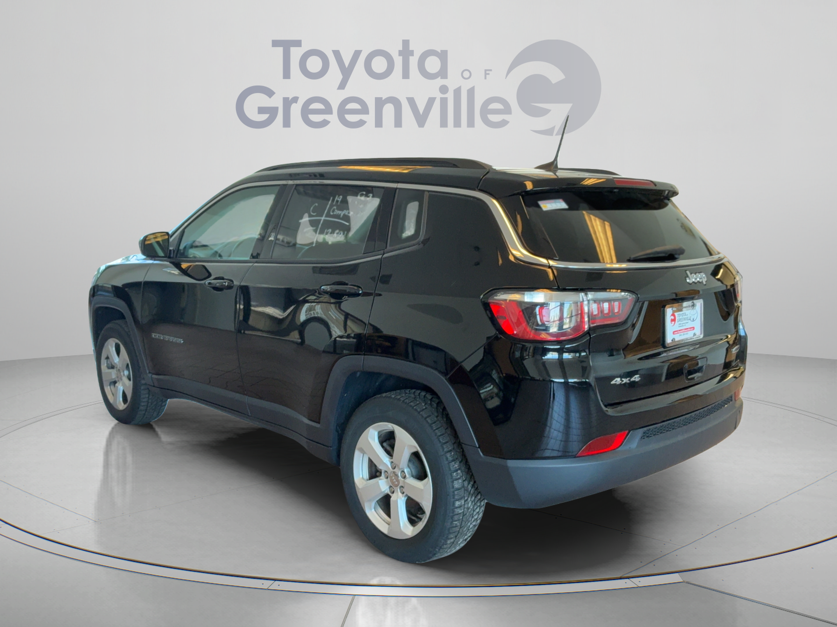 Used 2019 Jeep Compass Latitude w/ Popular Equipment Group AWD/4WD image 4