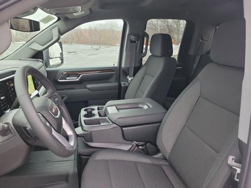 New 2026 GMC Sierra 2500 SLE image 4