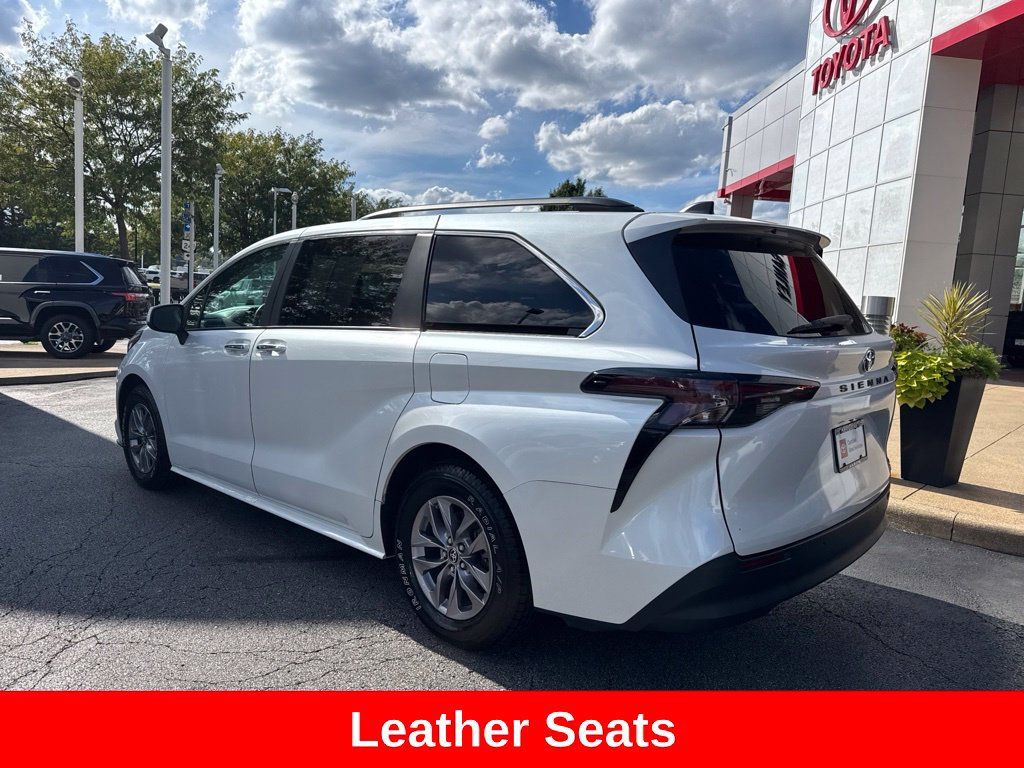 Certified 2023 Toyota Sienna XLE FWD image 6