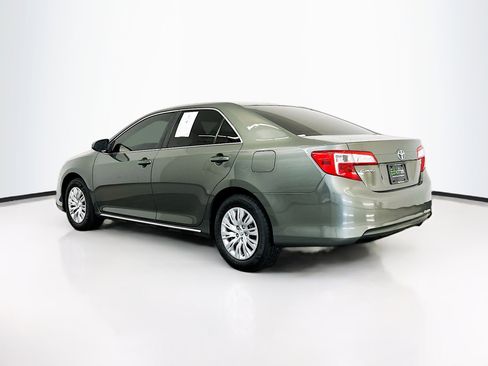 Used 2014 Toyota Camry LE image 5