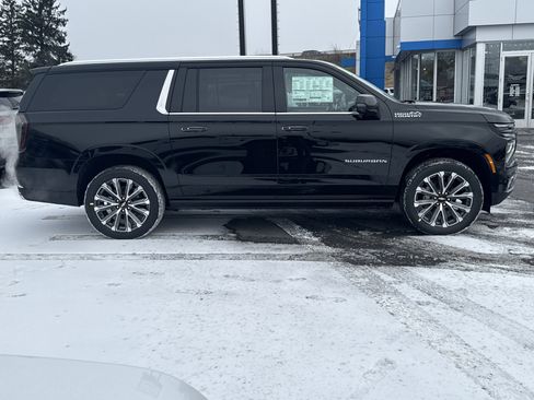 New 2026 Chevrolet Suburban High Country image 2
