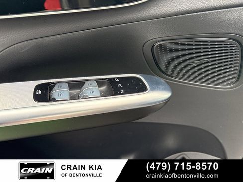 Used 2025 Mercedes-Benz GLC 300 4MATIC image 10