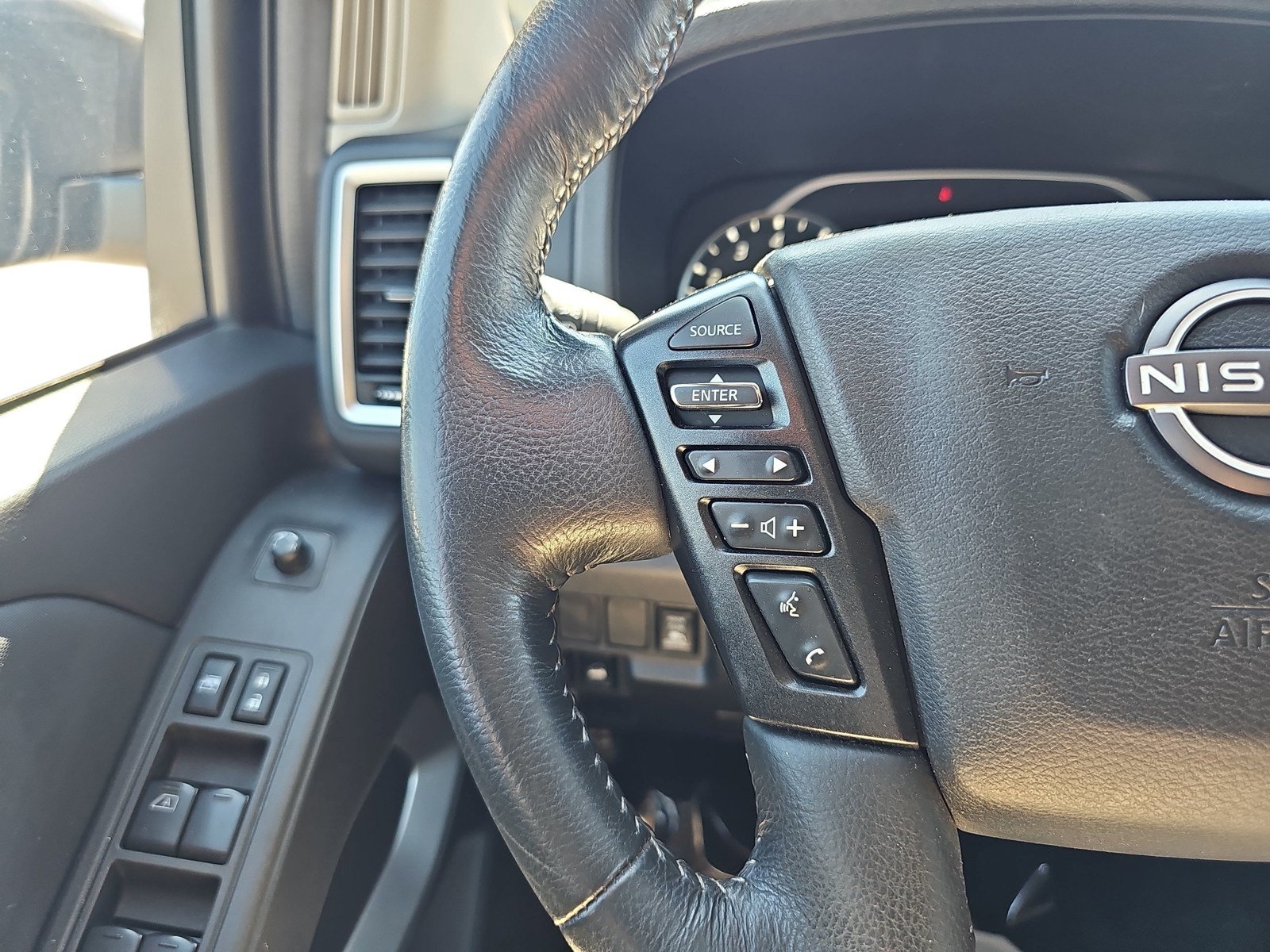Used 2023 Nissan Frontier SV w/ SV Convenience Package AWD/4WD image 14