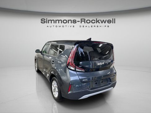 Used 2025 Kia Soul LX w/ LX Technology Package FWD image 3
