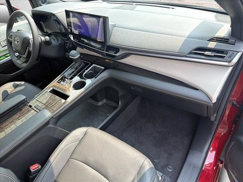 New 2026 Toyota Sienna Platinum AWD/4WD image 24