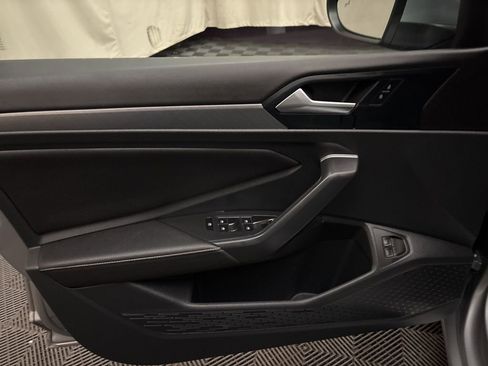 Used 2024 Volkswagen Jetta SE image 10