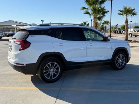 Used 2023 GMC Terrain SLT image 4