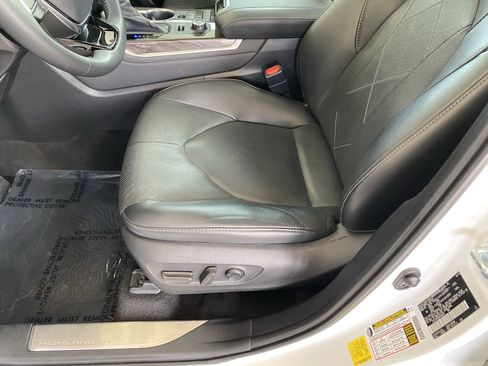 Used 2021 Toyota Highlander Platinum AWD/4WD image 38