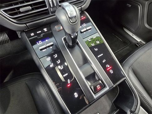 Used 2022 Porsche Macan S image 22