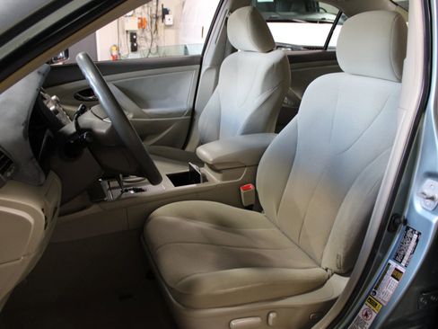 Used 2010 Toyota Camry LE FWD image 21