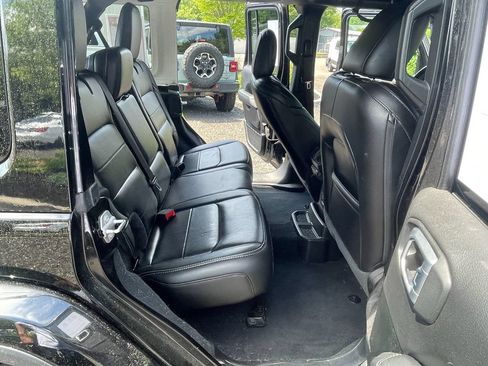Used 2020 Jeep Wrangler Unlimited Sahara AWD/4WD image 27