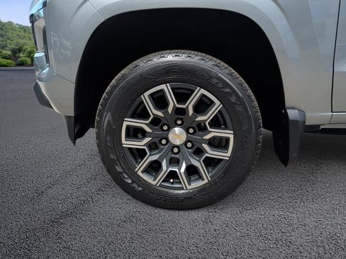 Used 2023 Chevrolet Colorado LT w/ LT Convenience Package III AWD/4WD image 11